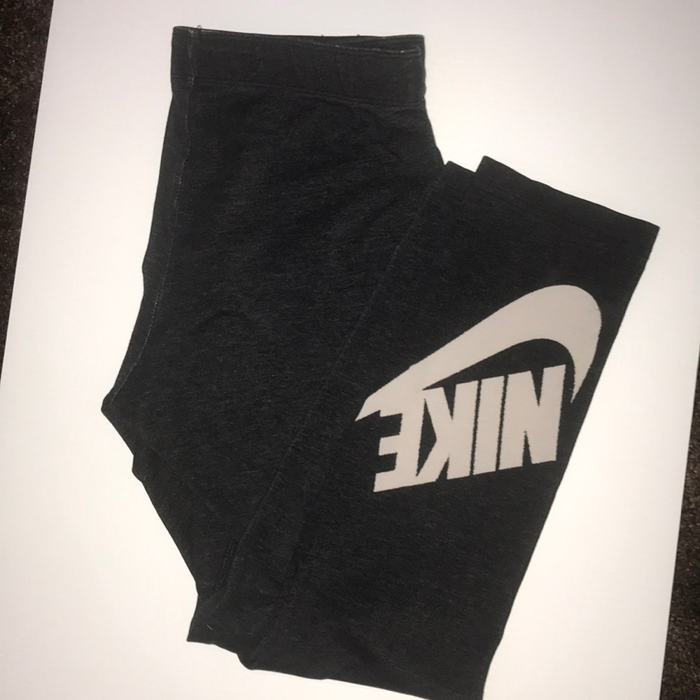 🌟 Nike Cropped Yoga Pants 🌟